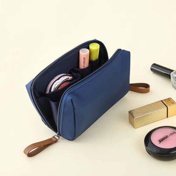 petite trousse de toilette bleue tendance voyage femme