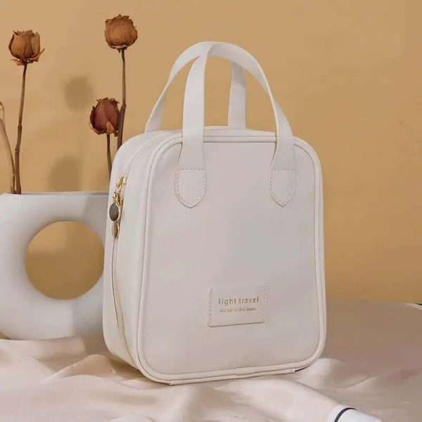 trousse de toilette beige en cuir