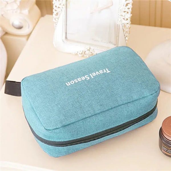 trousse de toilette bleue cyan à suspendre voyage homme