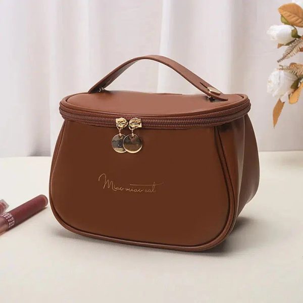 trousse de toilette marron en cuir style femme