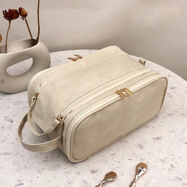 trousse de toilette beige en cuir tendance femme