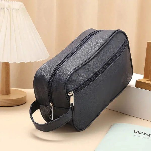 trousse de toilette bleue en cuir homme - tendance luxe