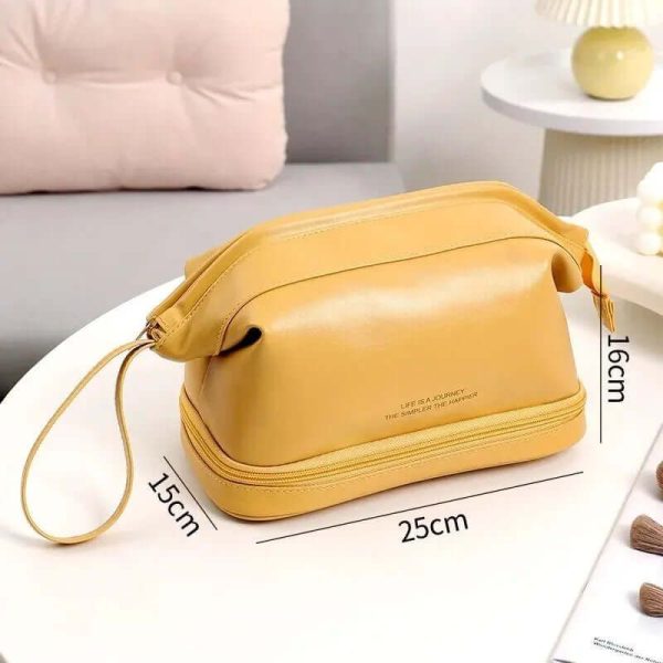 trousse de toilette jaune en cuir femme - tendance luxe